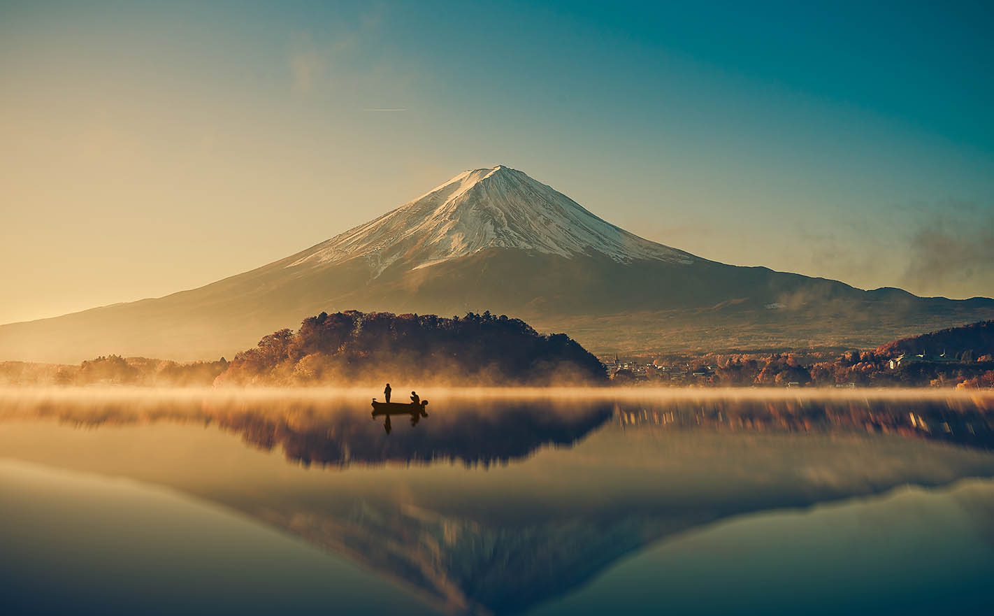 Mountains and lake in Japan