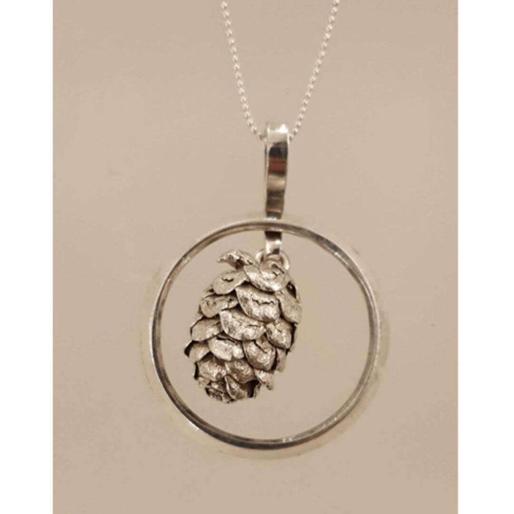 Silver necklace with hanging pendant
