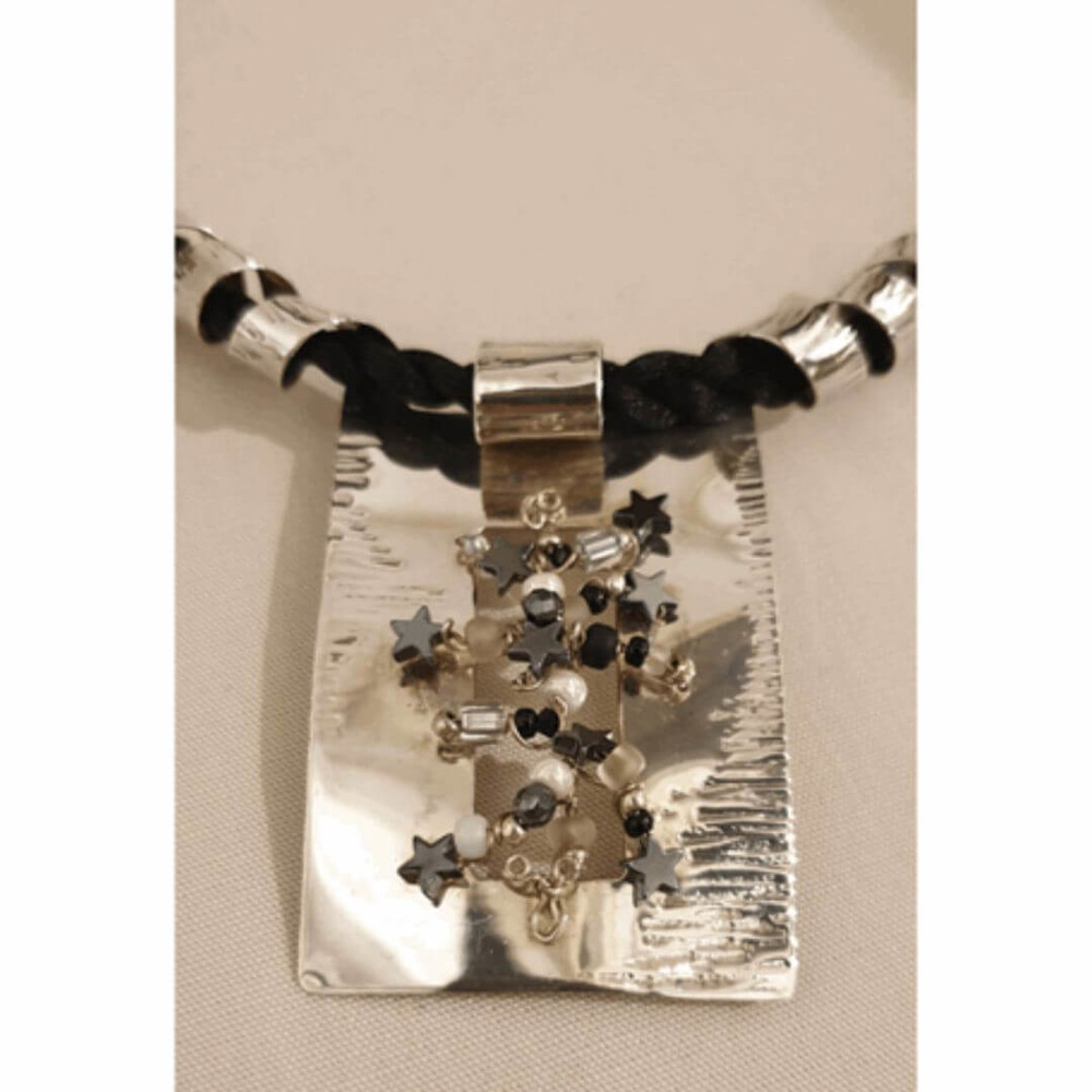Silver necklace with hanging pendant