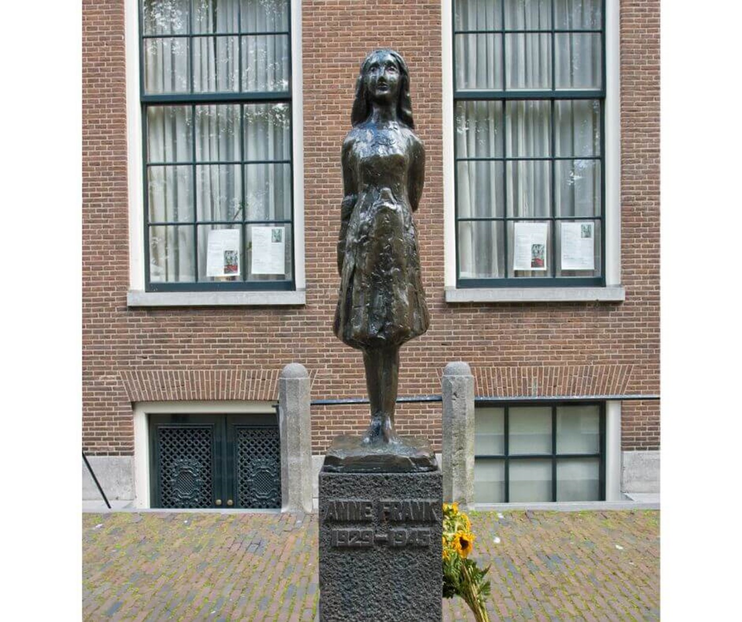 Anne Frank statue