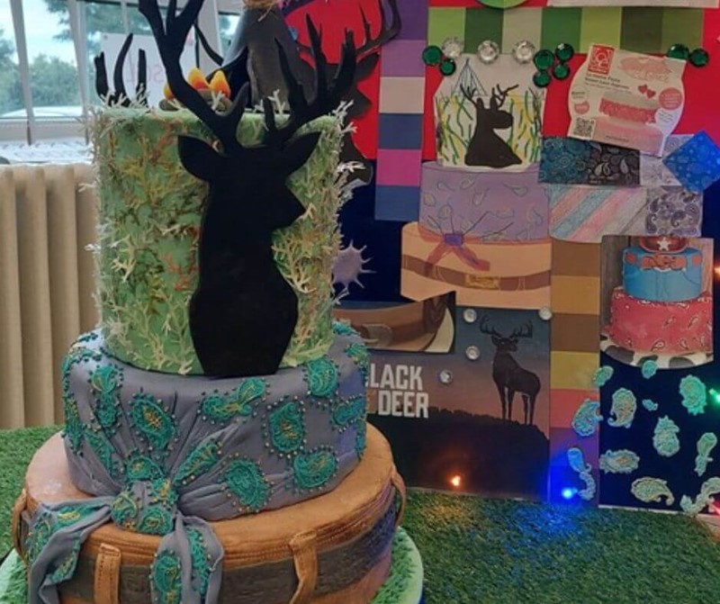 Black Deer Cake And Board